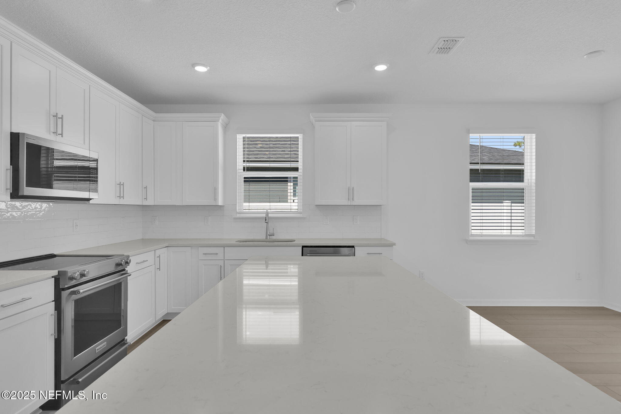 2416 GLADE Lane