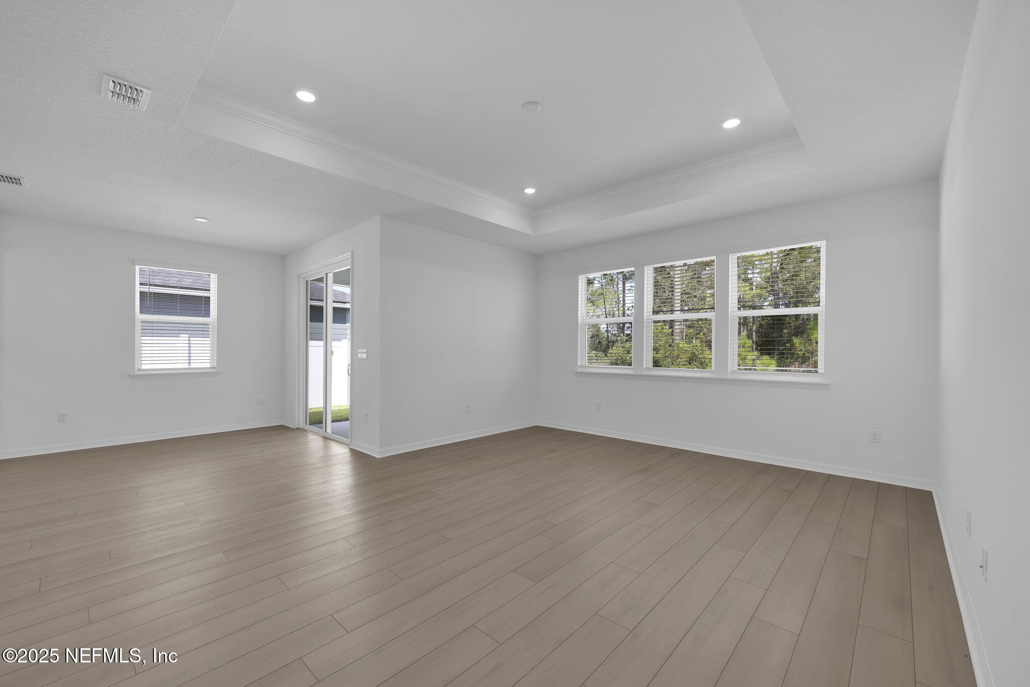 2416 GLADE Lane