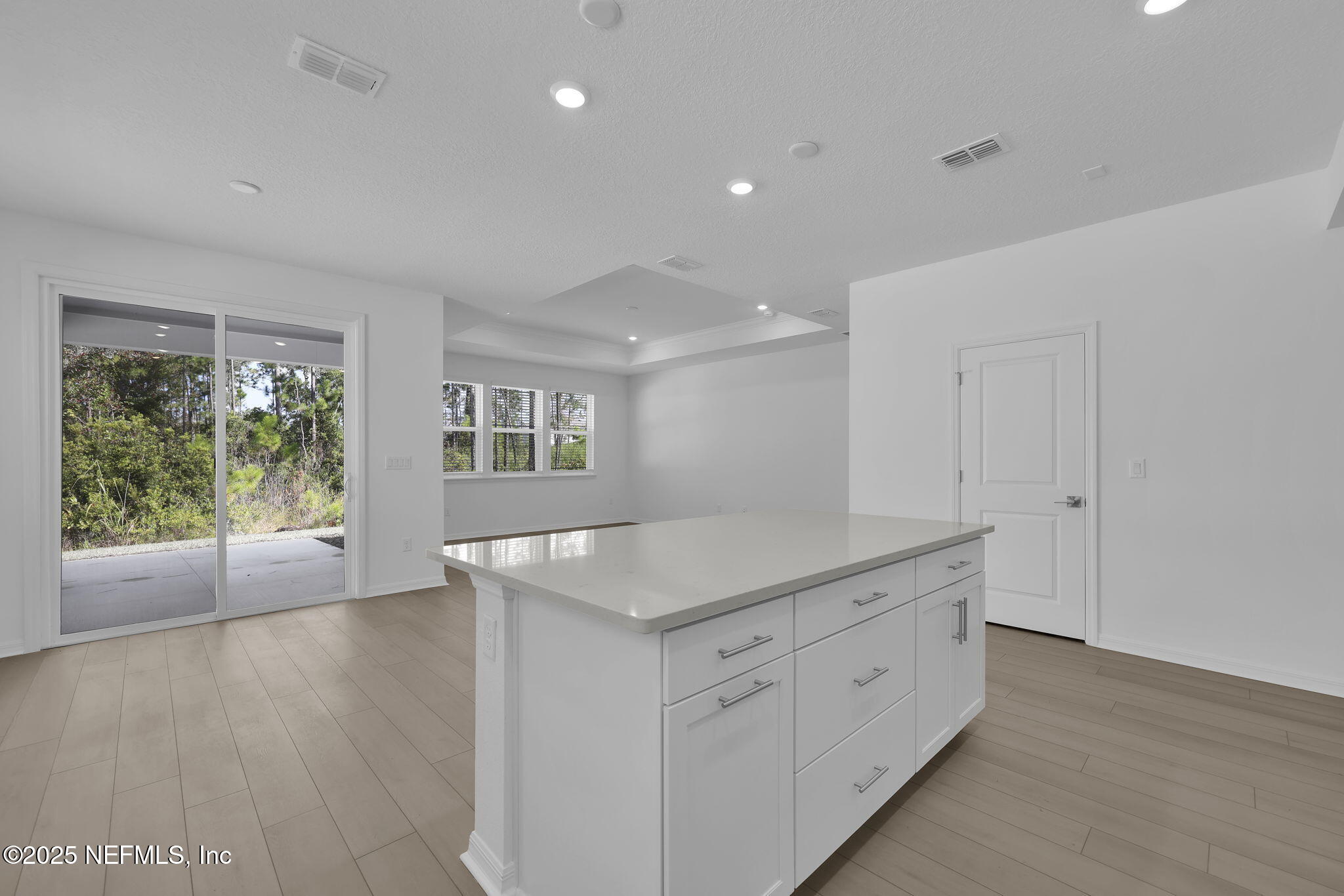 2416 GLADE Lane