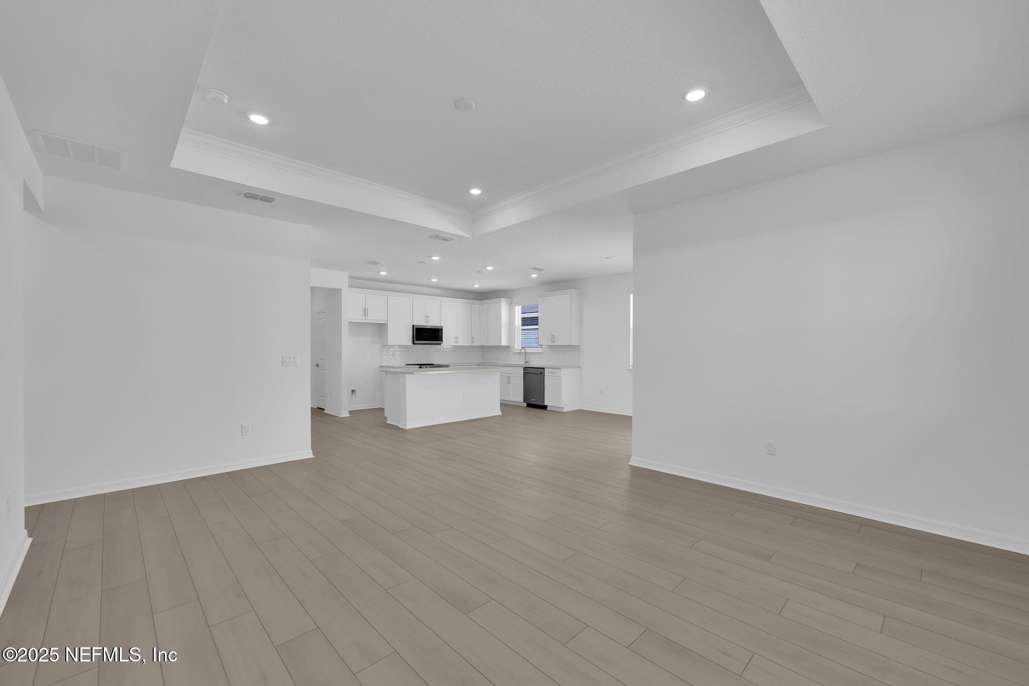 2416 GLADE Lane