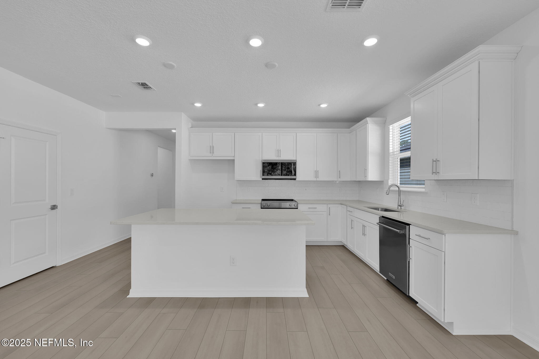 2416 GLADE Lane