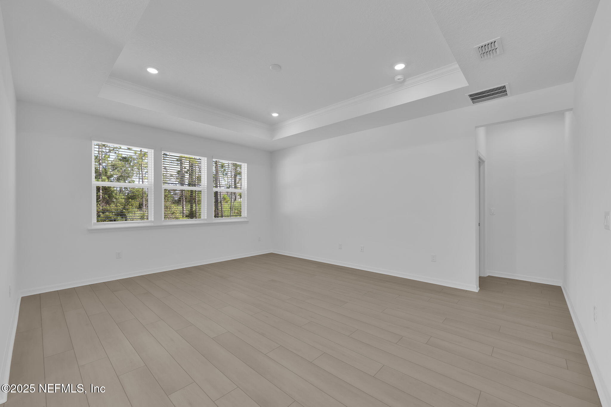 2416 GLADE Lane