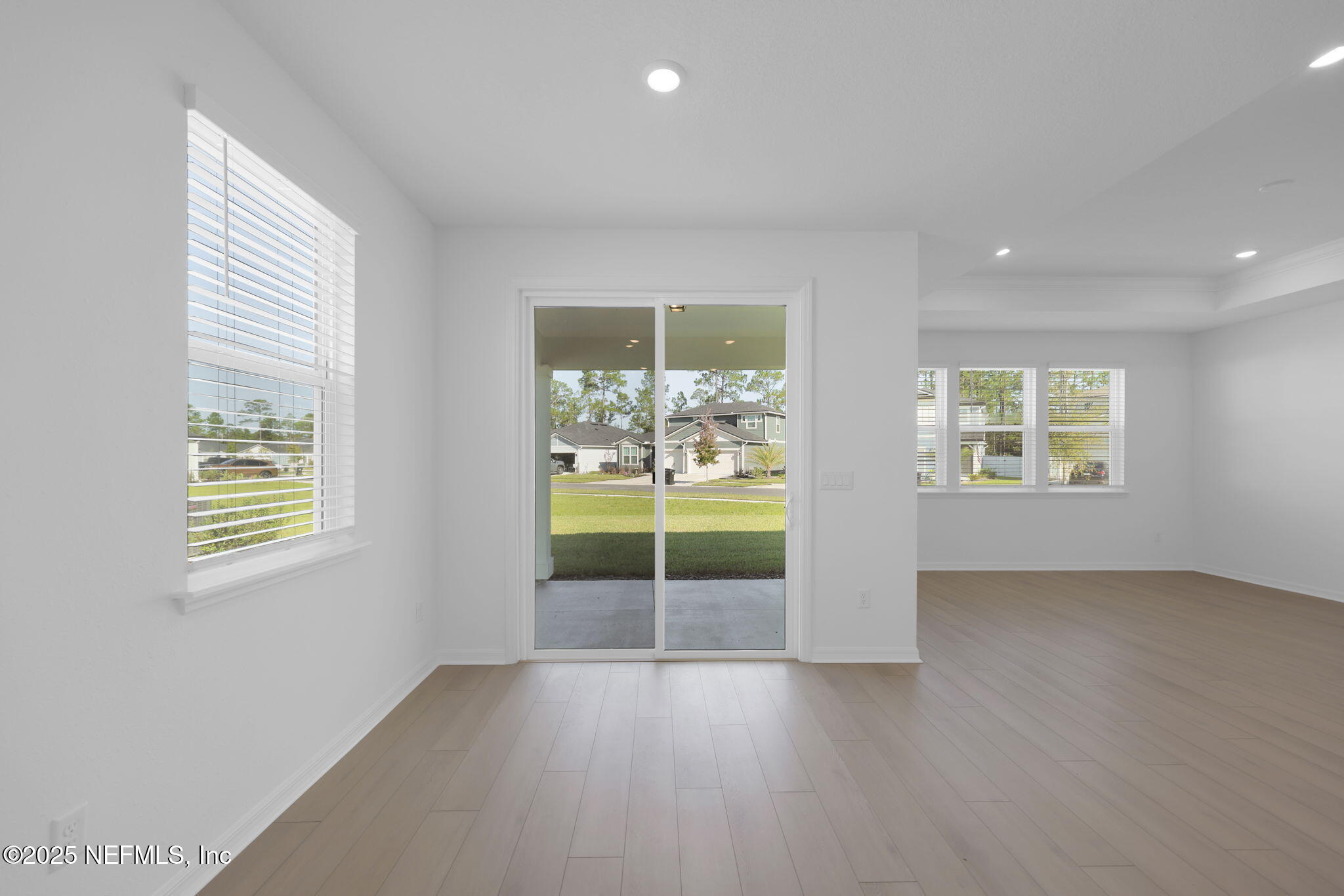 2442 GLADE Lane