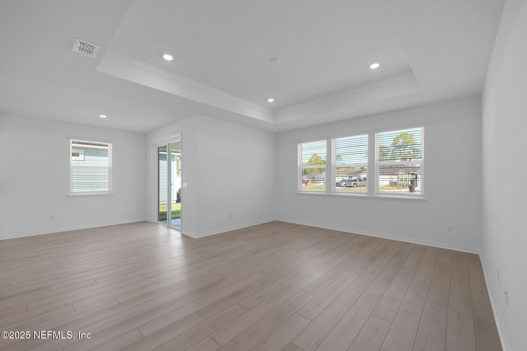 2442 GLADE Lane