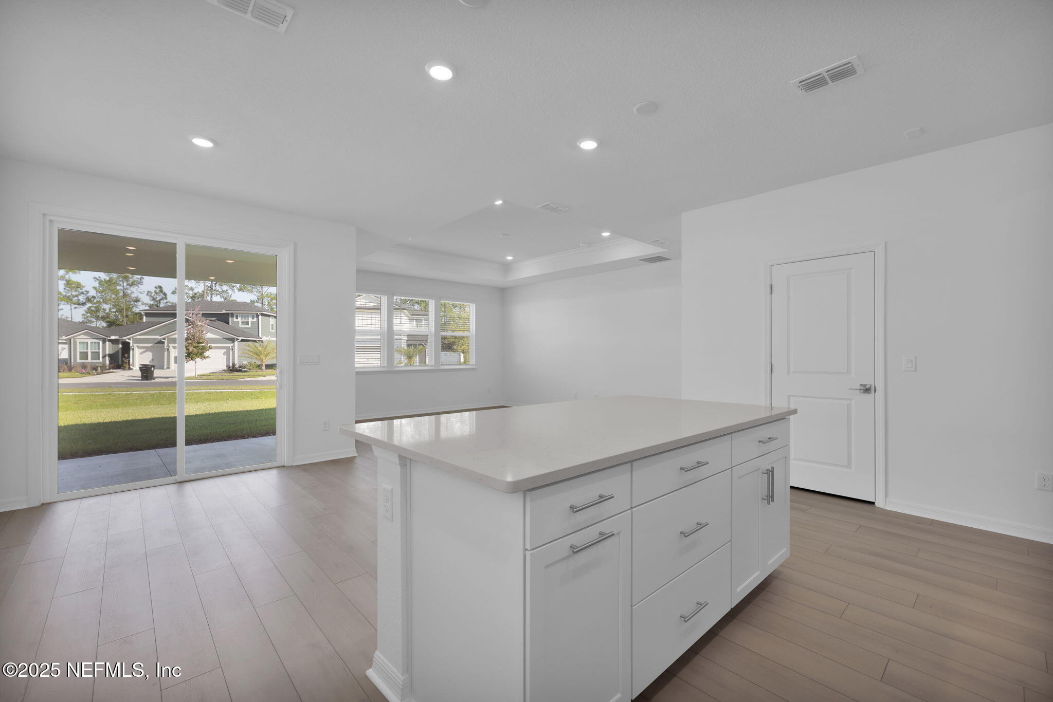 2442 GLADE Lane
