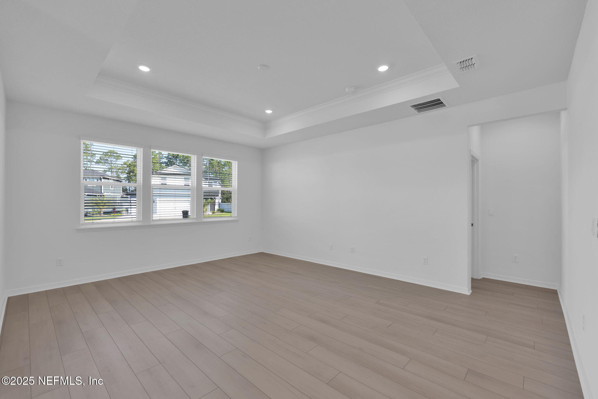 2442 GLADE Lane