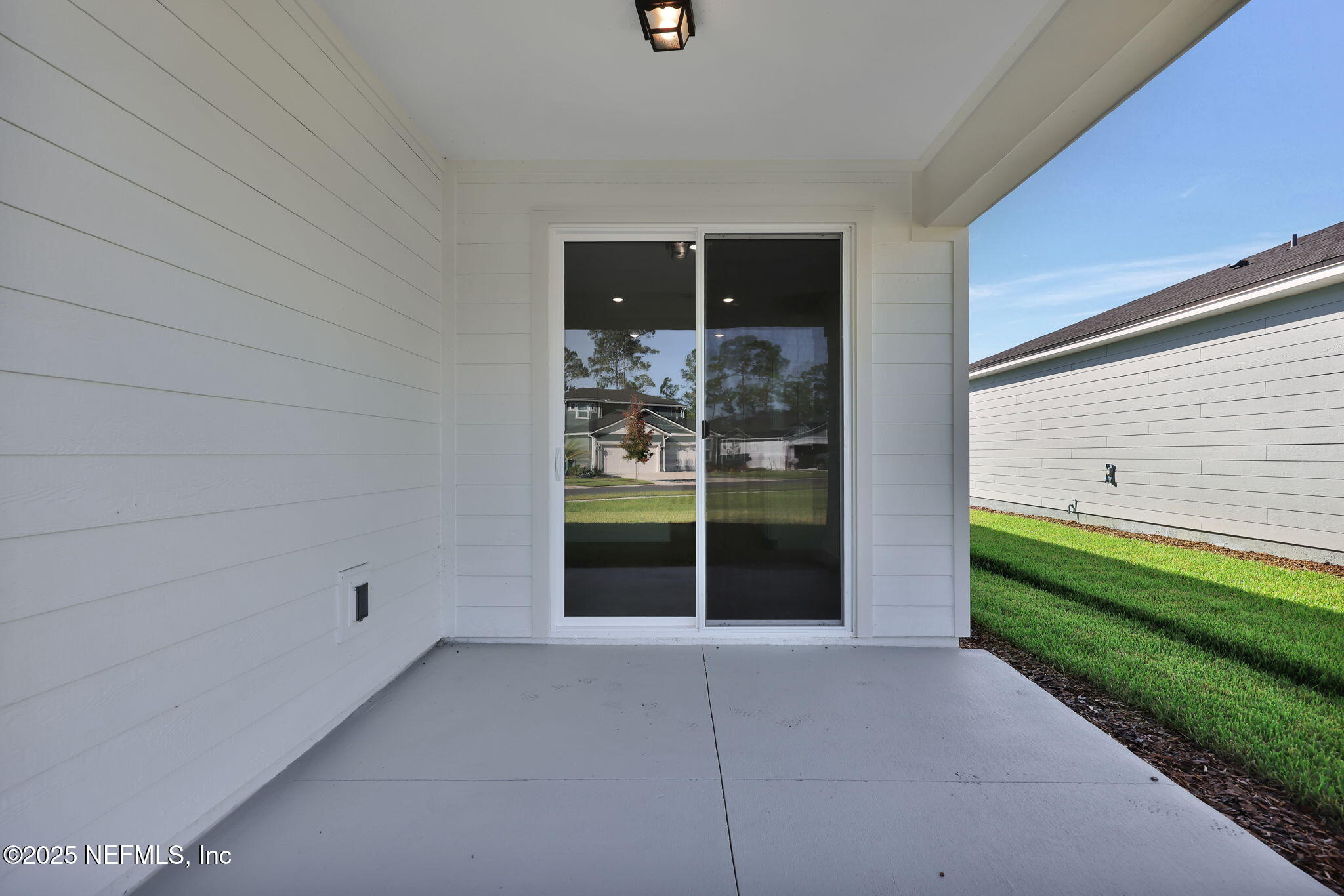 2442 GLADE Lane