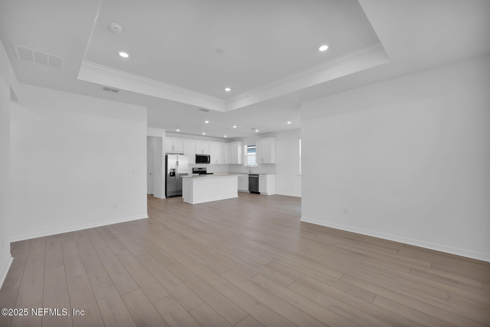 2442 GLADE Lane