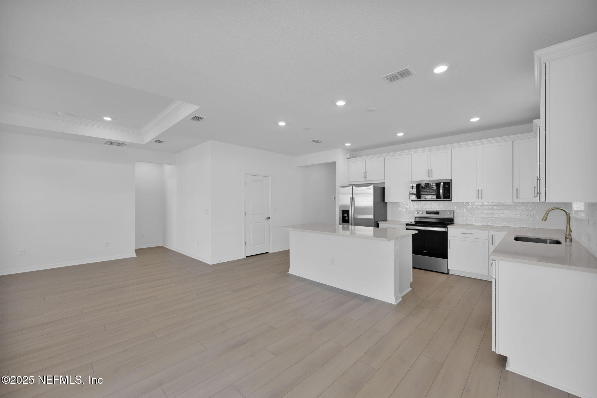 2442 GLADE Lane