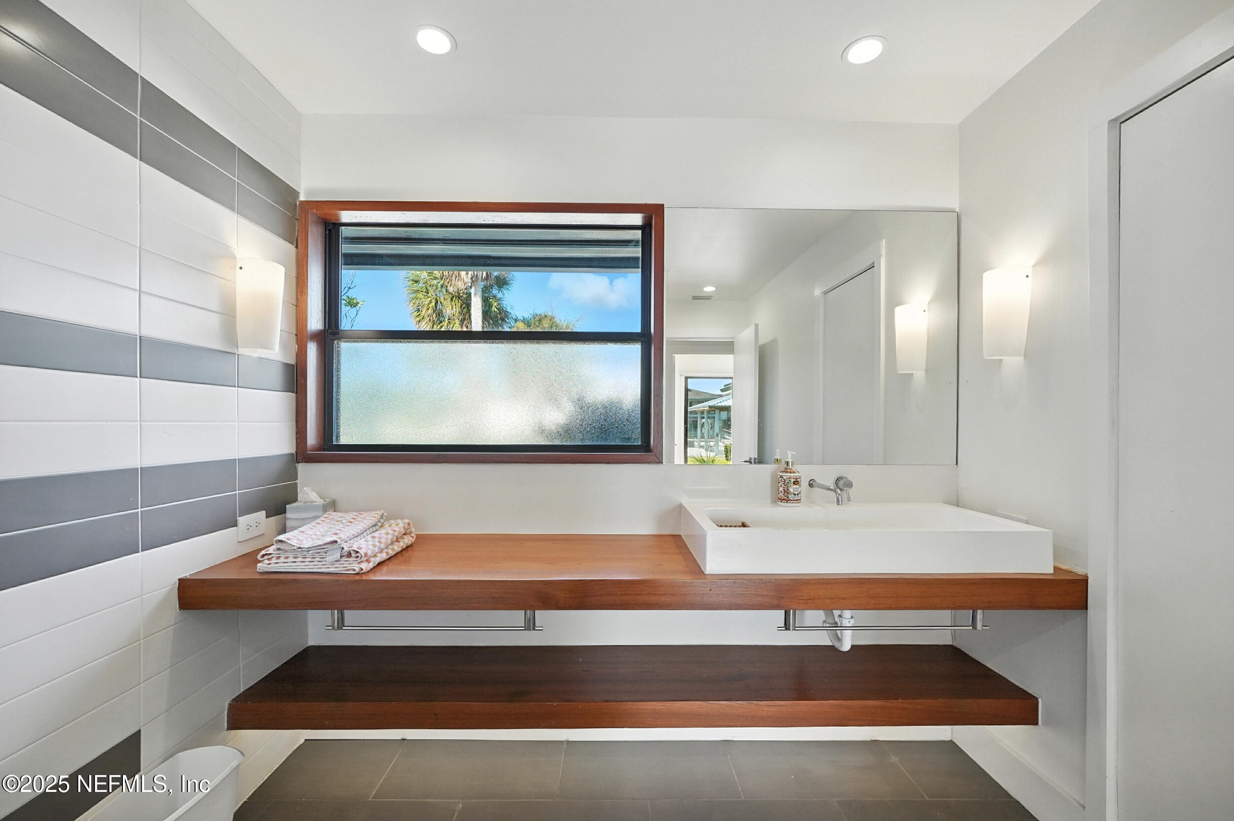 3355 SILVER PALM Drive