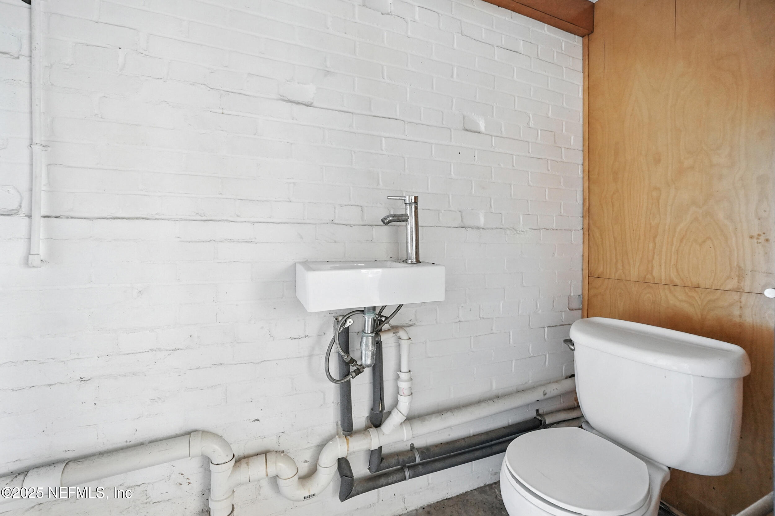 3355 SILVER PALM Drive