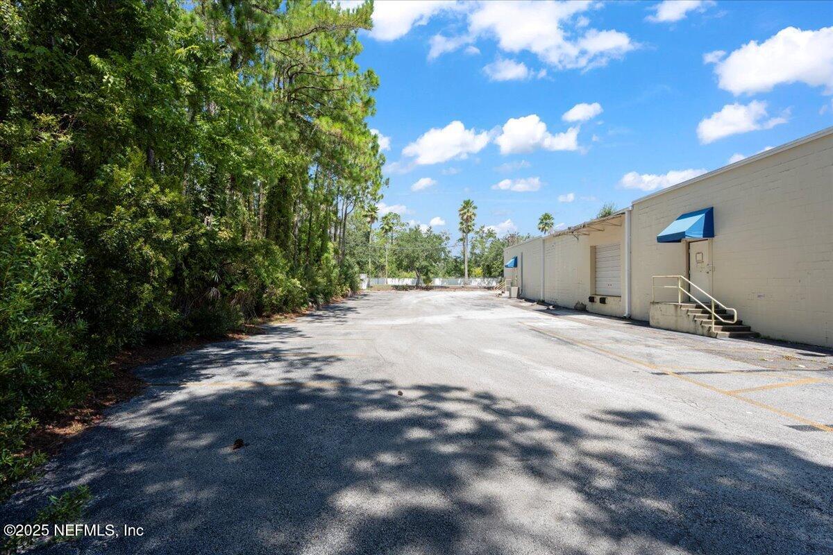 7666 BLANDING Boulevard