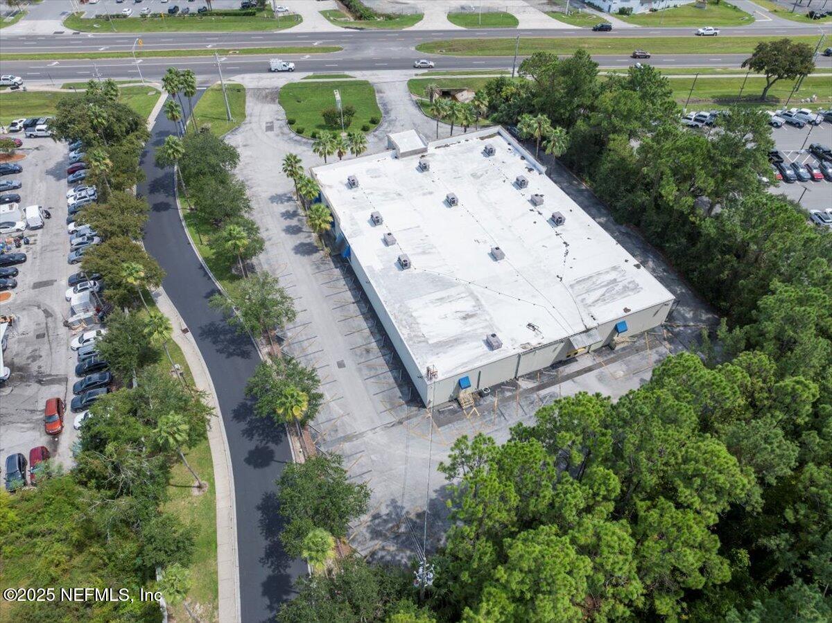 7666 BLANDING Boulevard