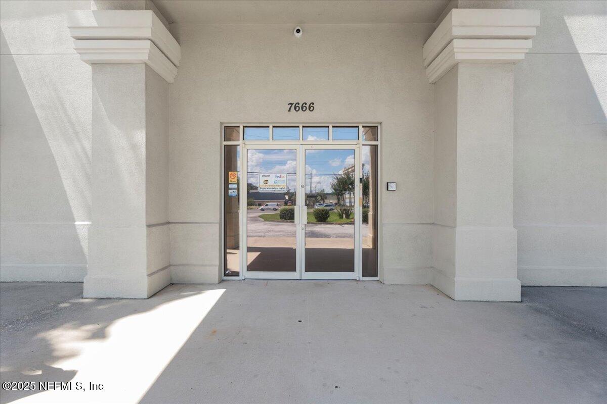 7666 BLANDING Boulevard