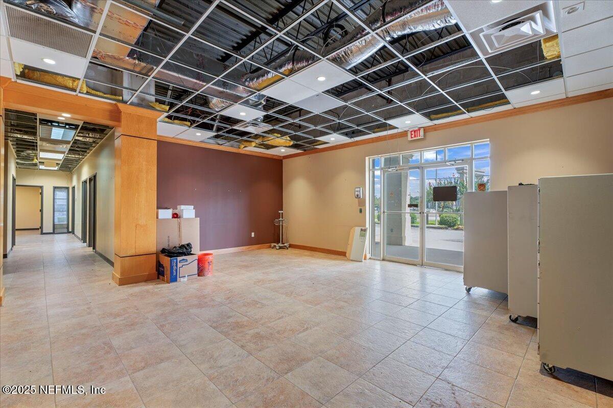 7666 BLANDING Boulevard