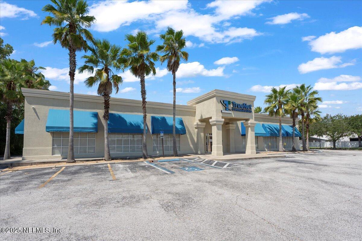 7666 BLANDING Boulevard