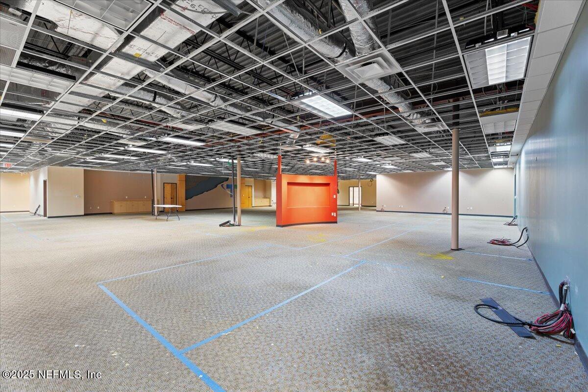 7666 BLANDING Boulevard