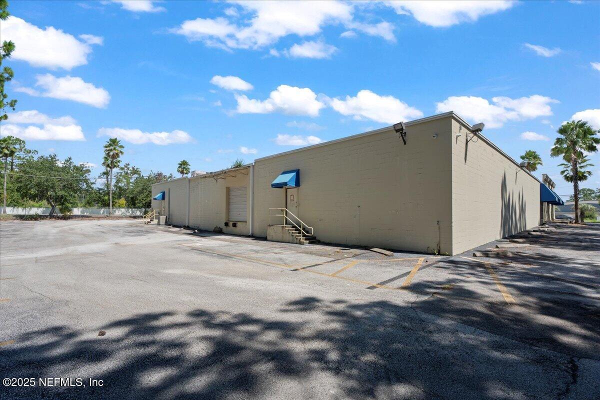 7666 BLANDING Boulevard