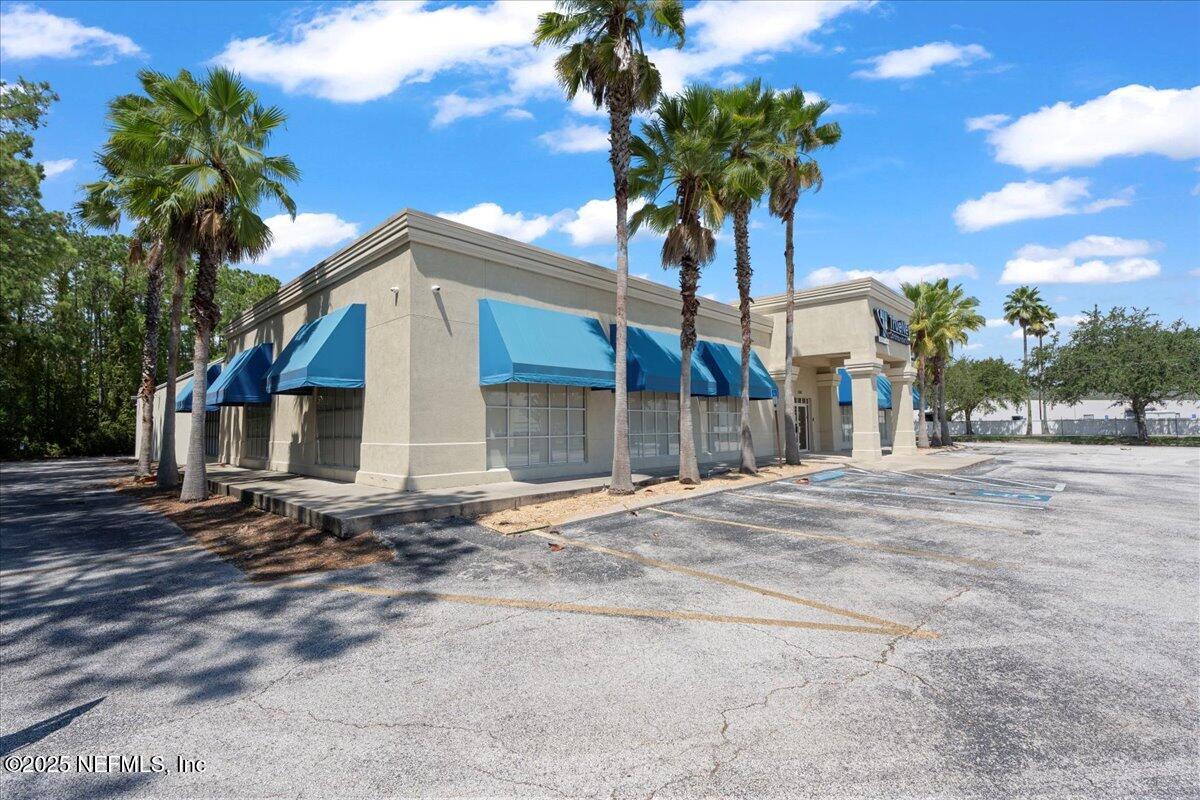7666 BLANDING Boulevard