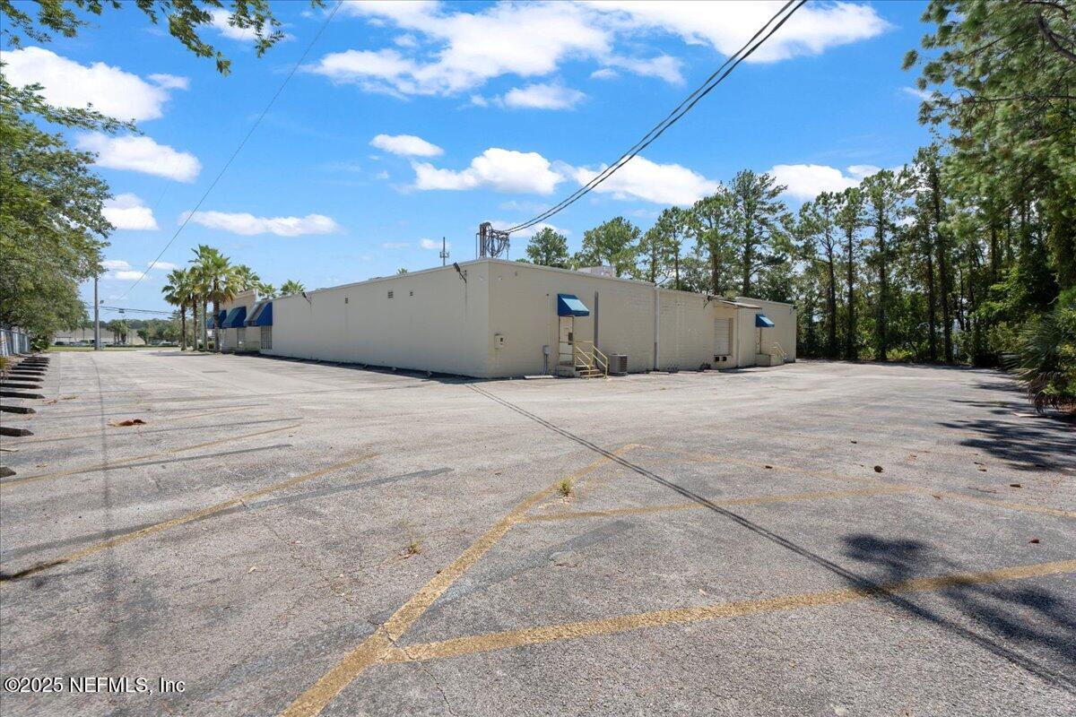 7666 BLANDING Boulevard
