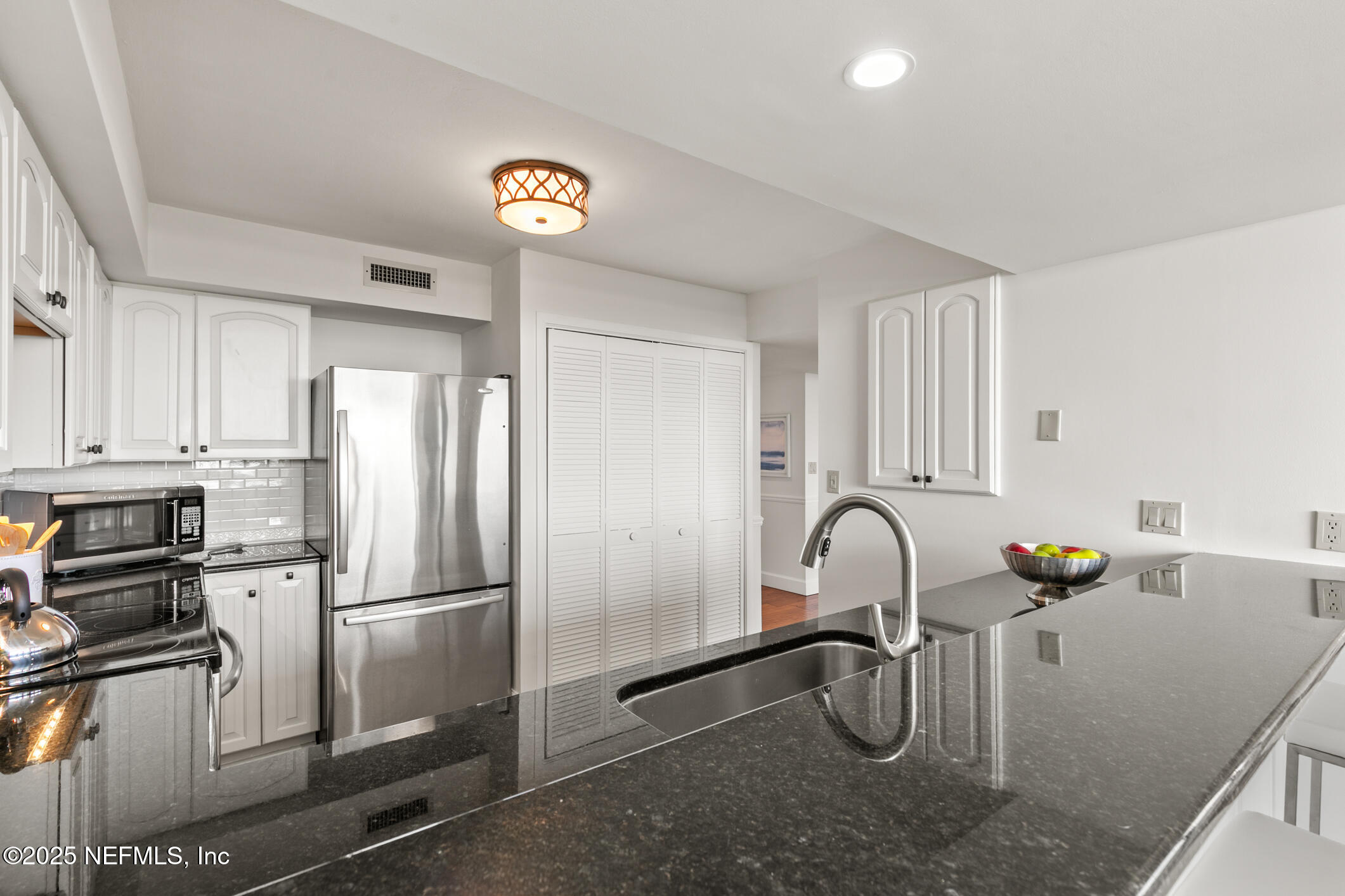 4401 LAKESIDE Drive, 1101