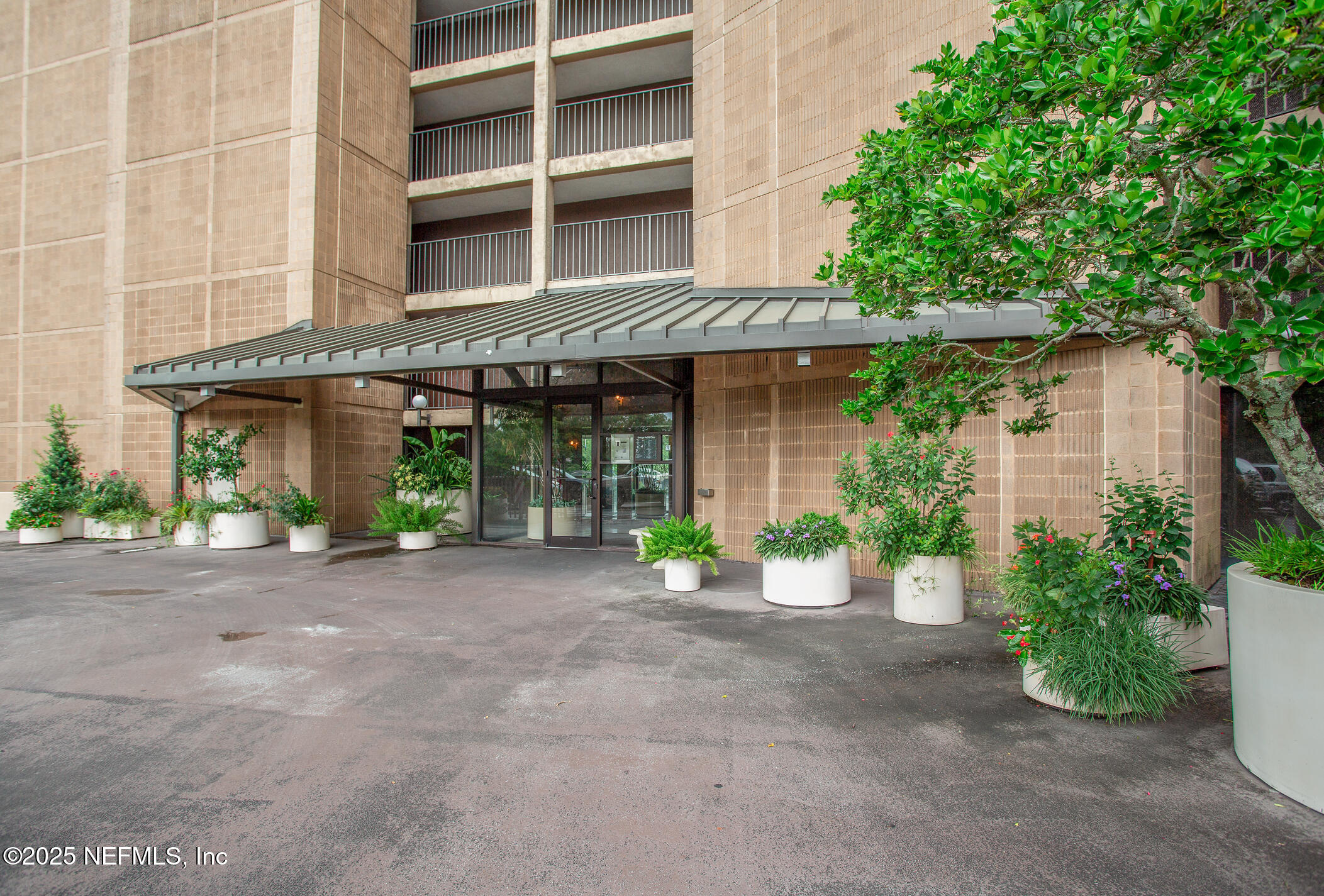 4401 LAKESIDE Drive, 1101