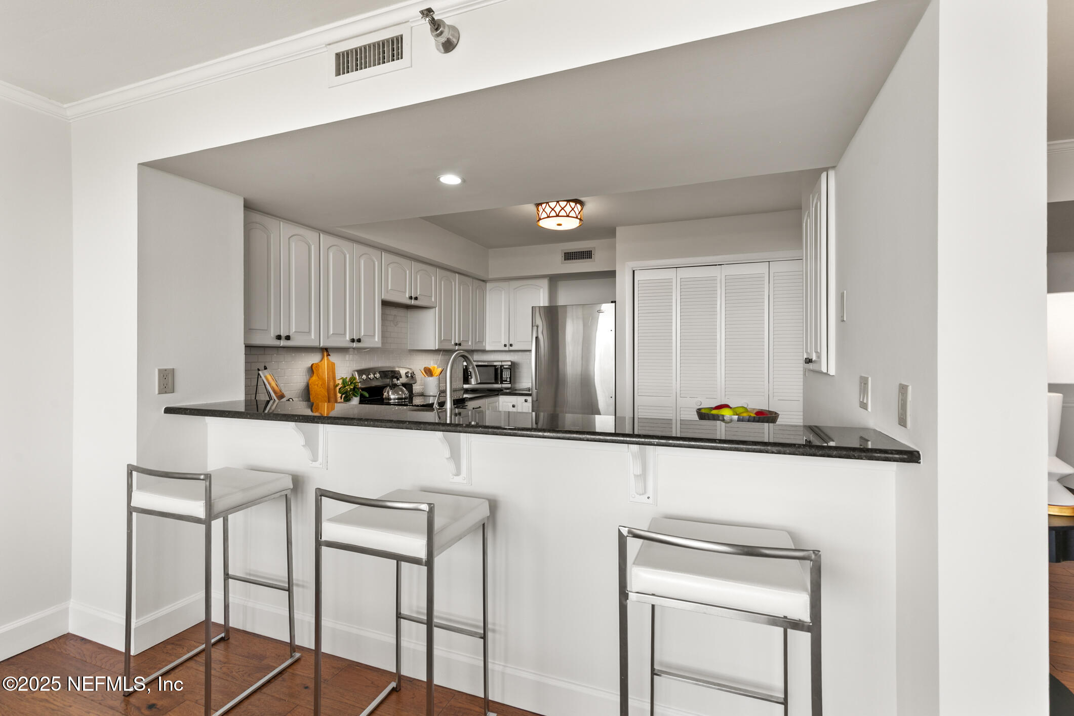 4401 LAKESIDE Drive, 1101