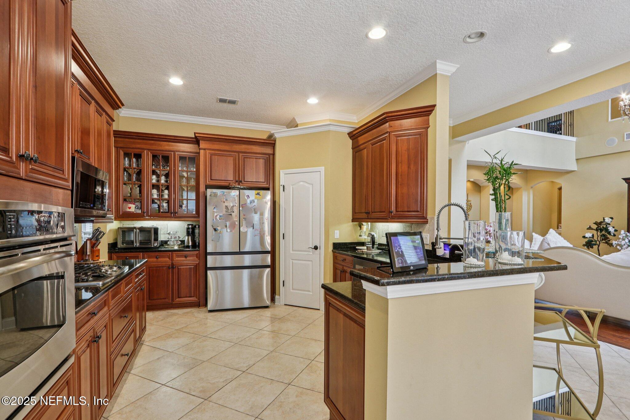 256 FOREST Boulevard, St. Johns