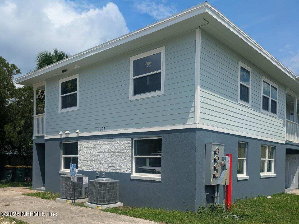 1521 4TH Street N, 1