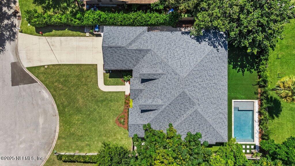 807 DAVIS Street