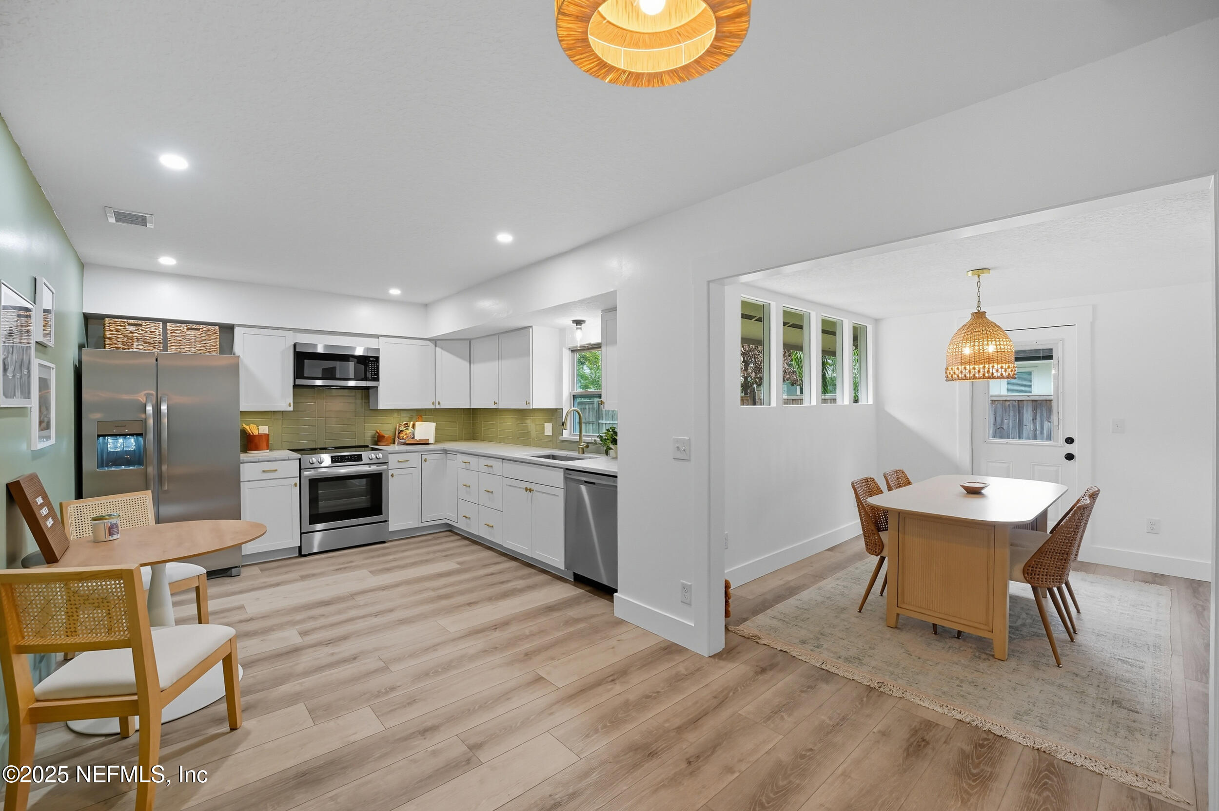 1002 KINGS Road