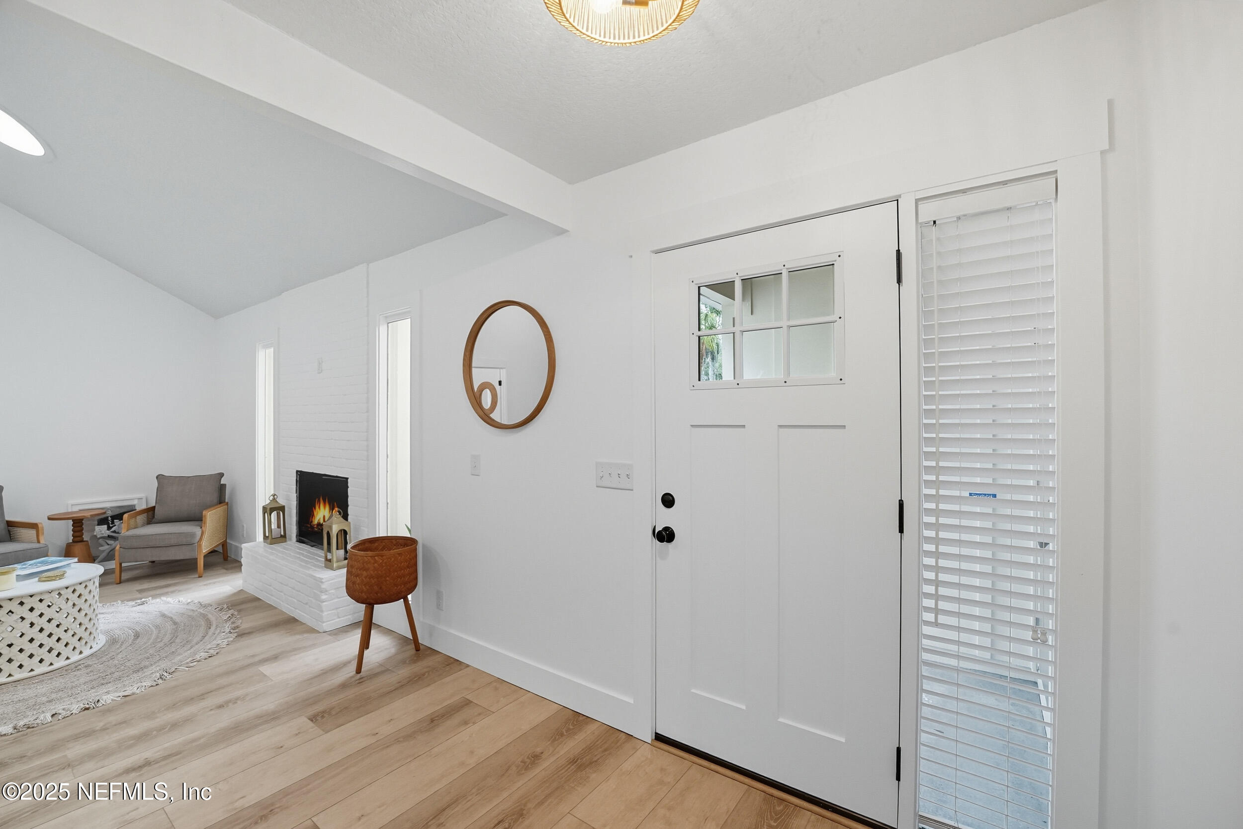 1002 KINGS Road