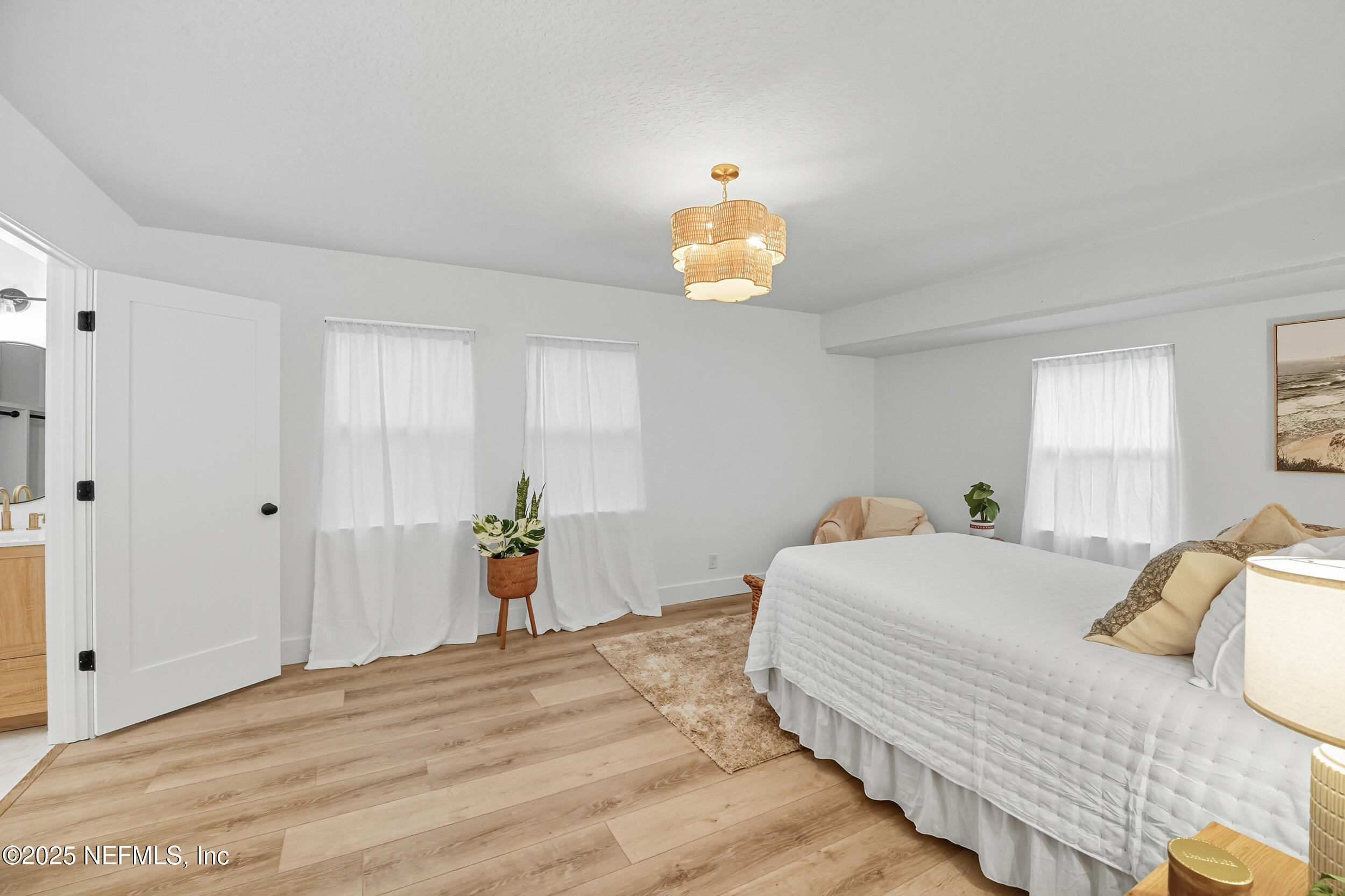 1002 KINGS Road