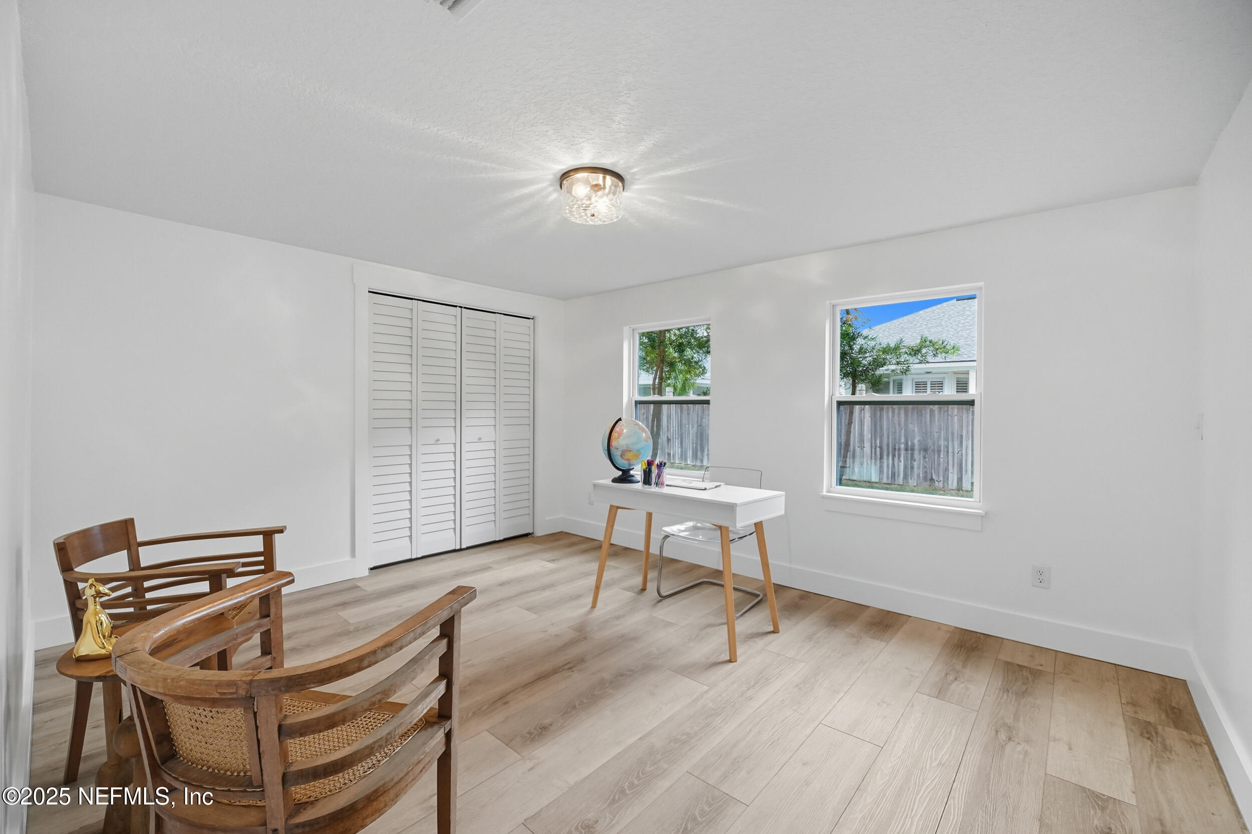 1002 KINGS Road