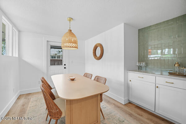 1002 KINGS Road