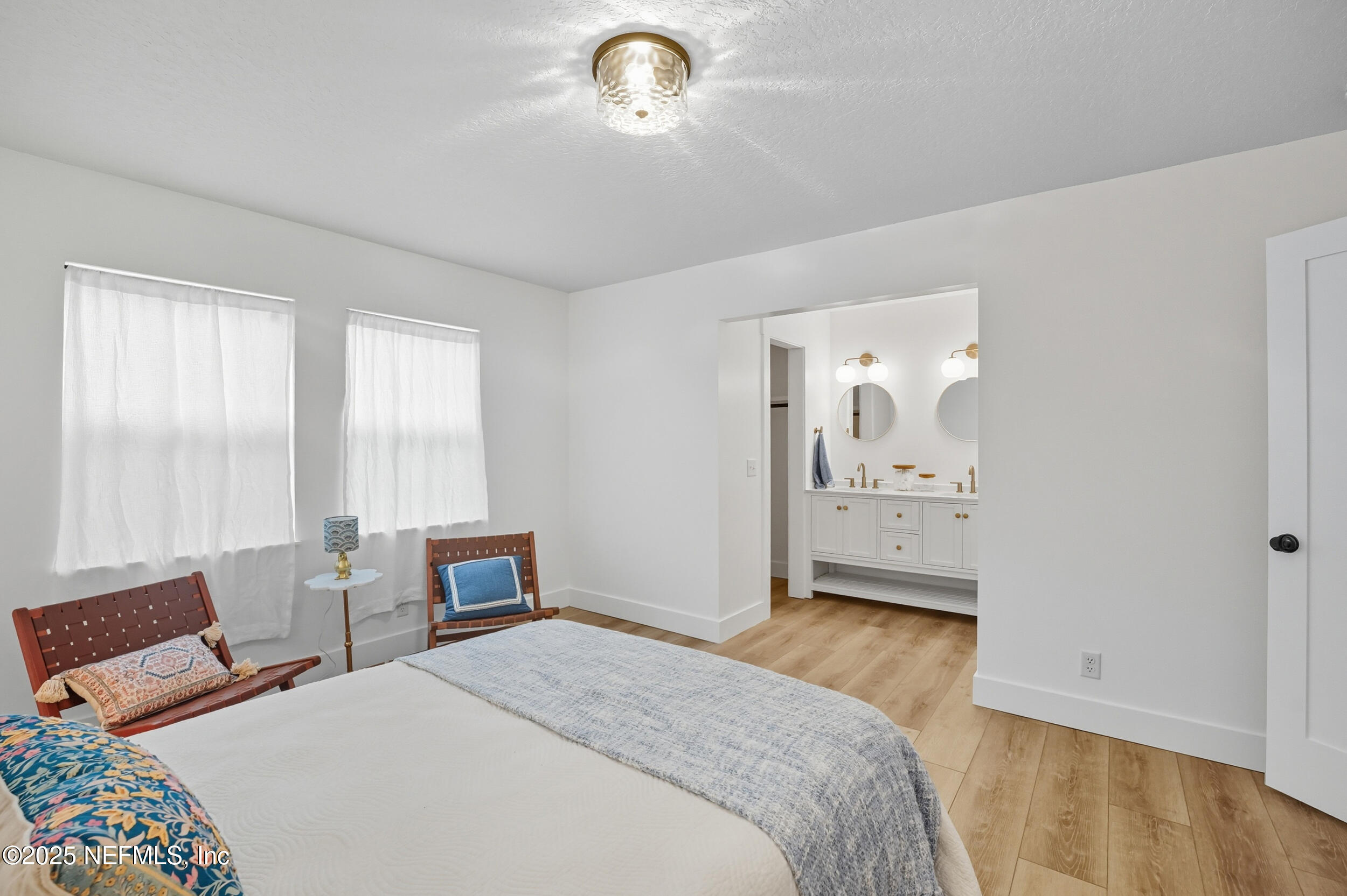 1002 KINGS Road