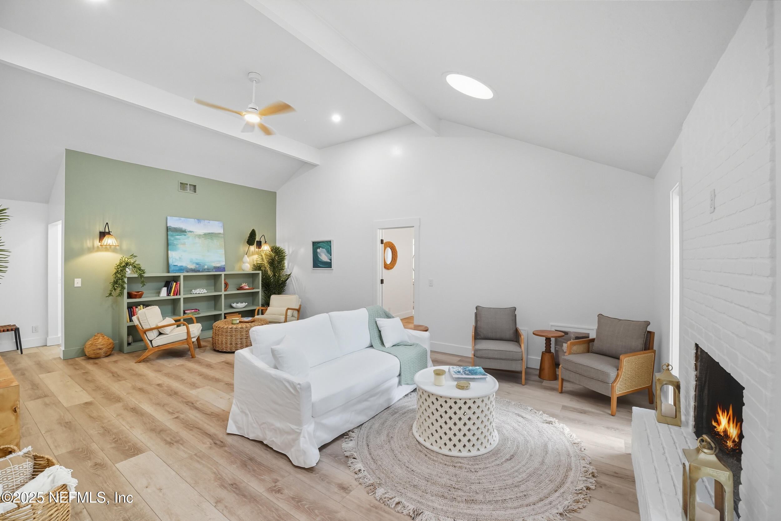 1002 KINGS Road
