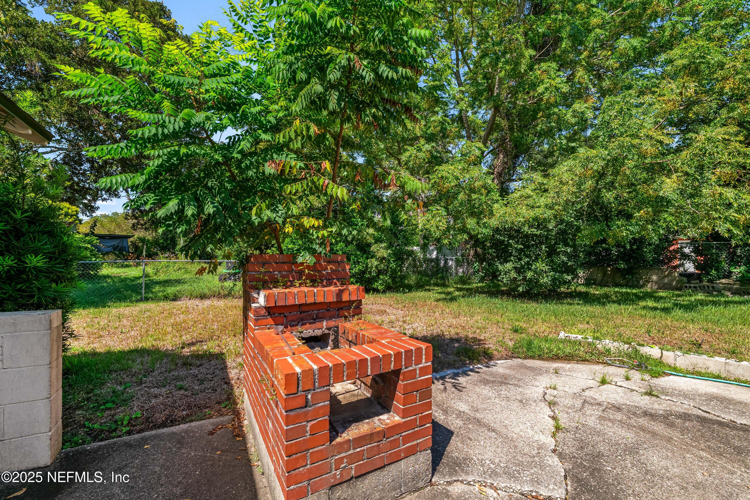 1400 MAGNOLIA Circle E