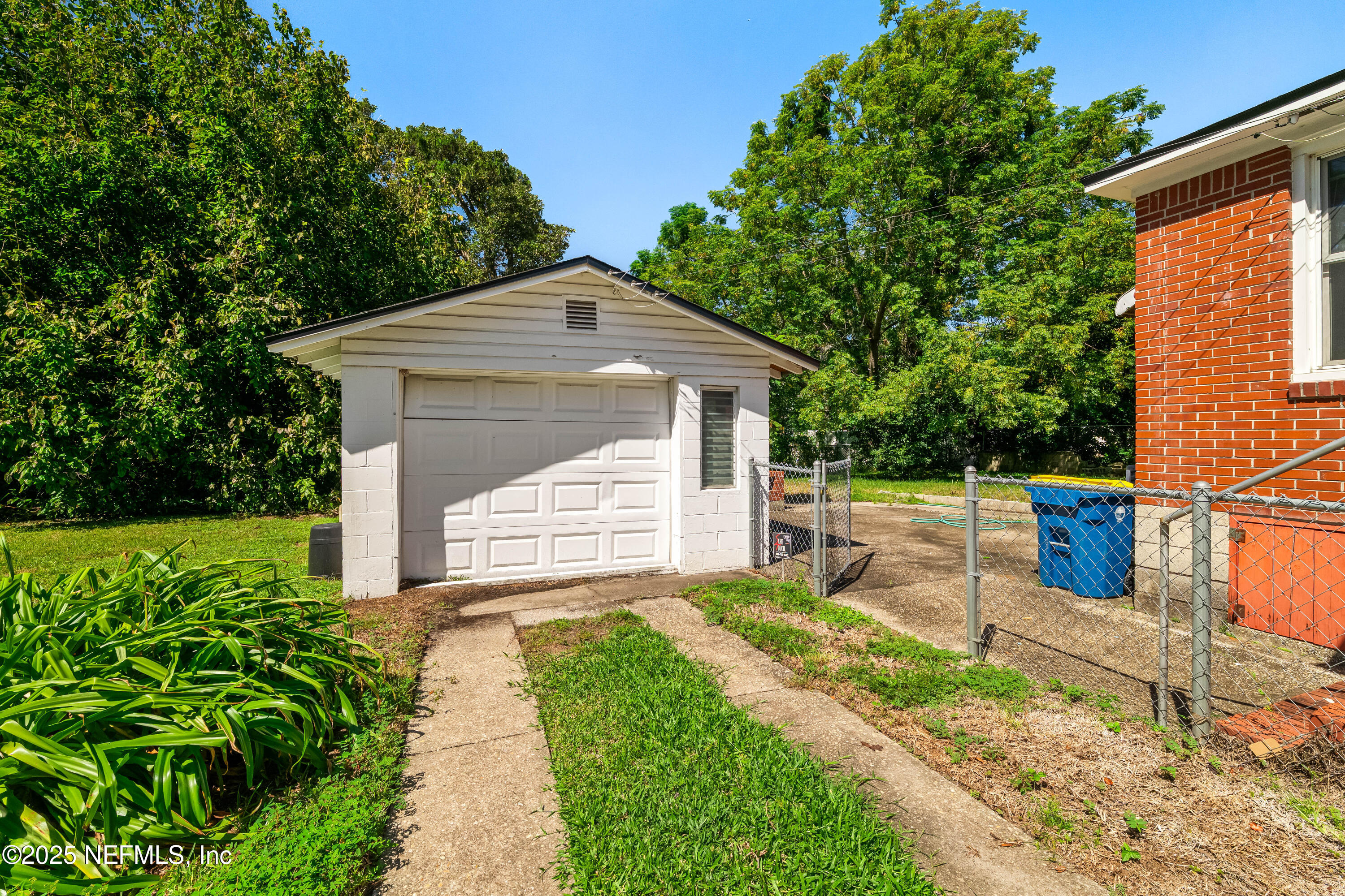 1400 MAGNOLIA Circle E