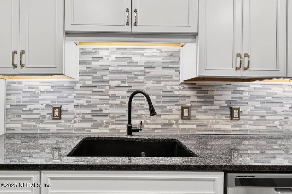 2700 MIZELL Avenue, 504A