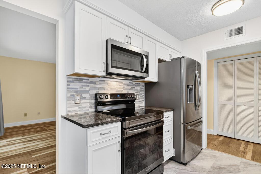 2700 MIZELL Avenue, 504A