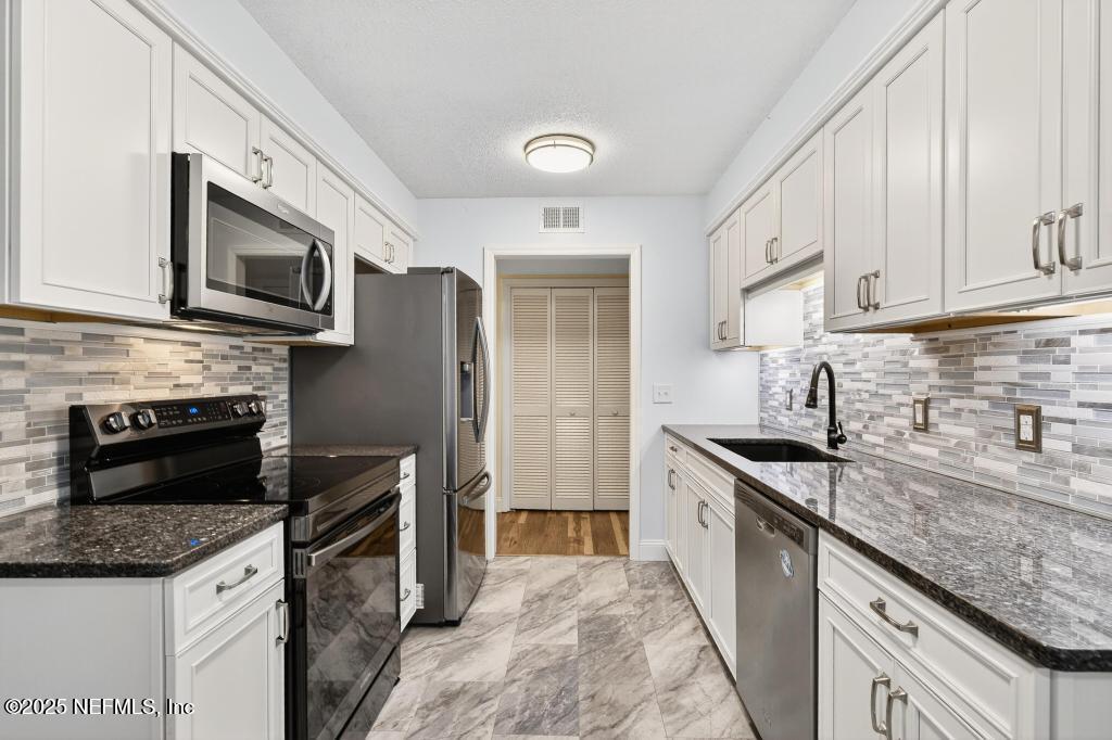 2700 MIZELL Avenue, 504A