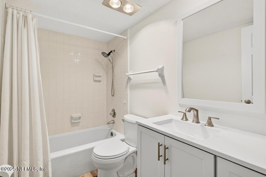 2700 MIZELL Avenue, 504A