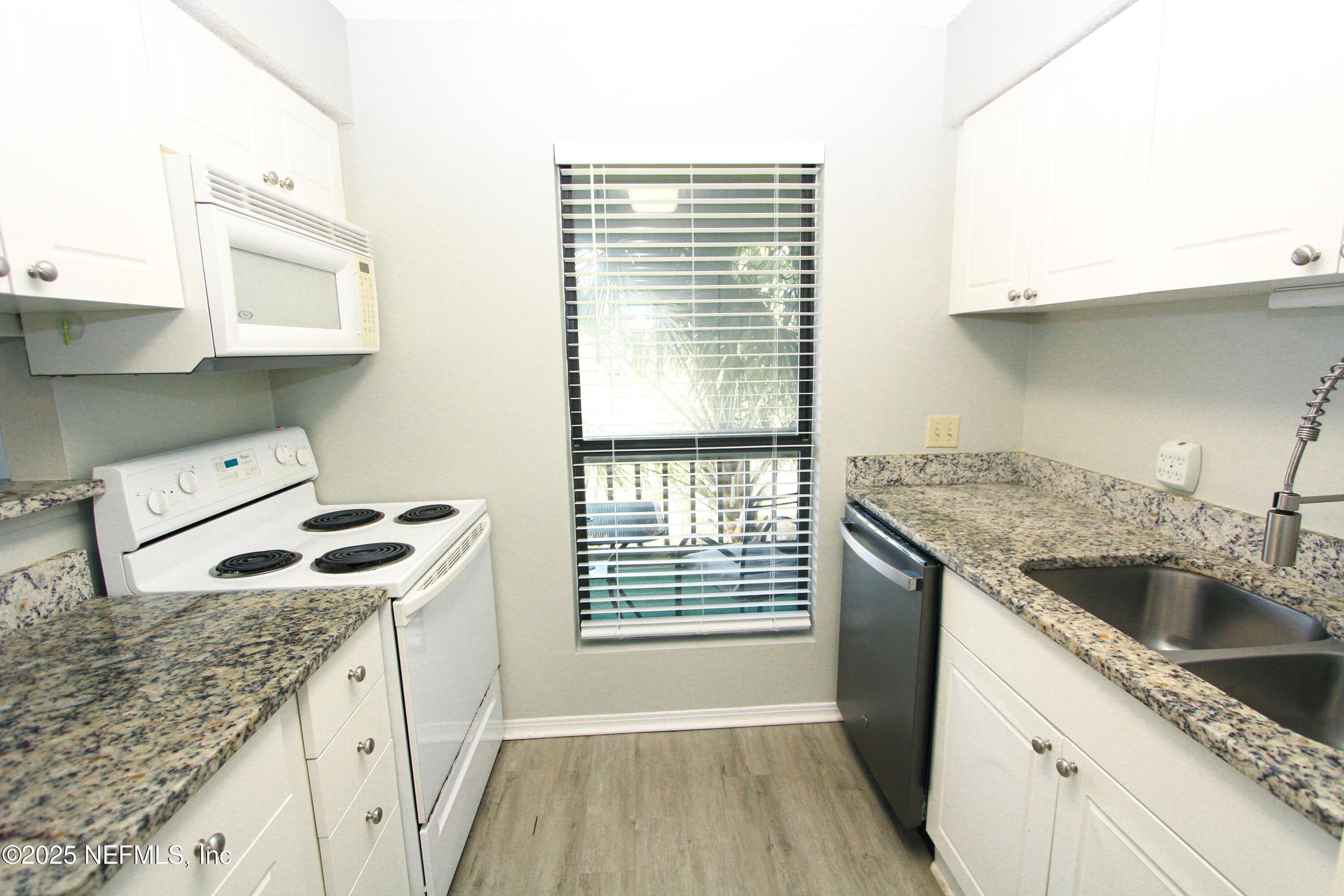 10200 BELLE RIVE Boulevard, 52