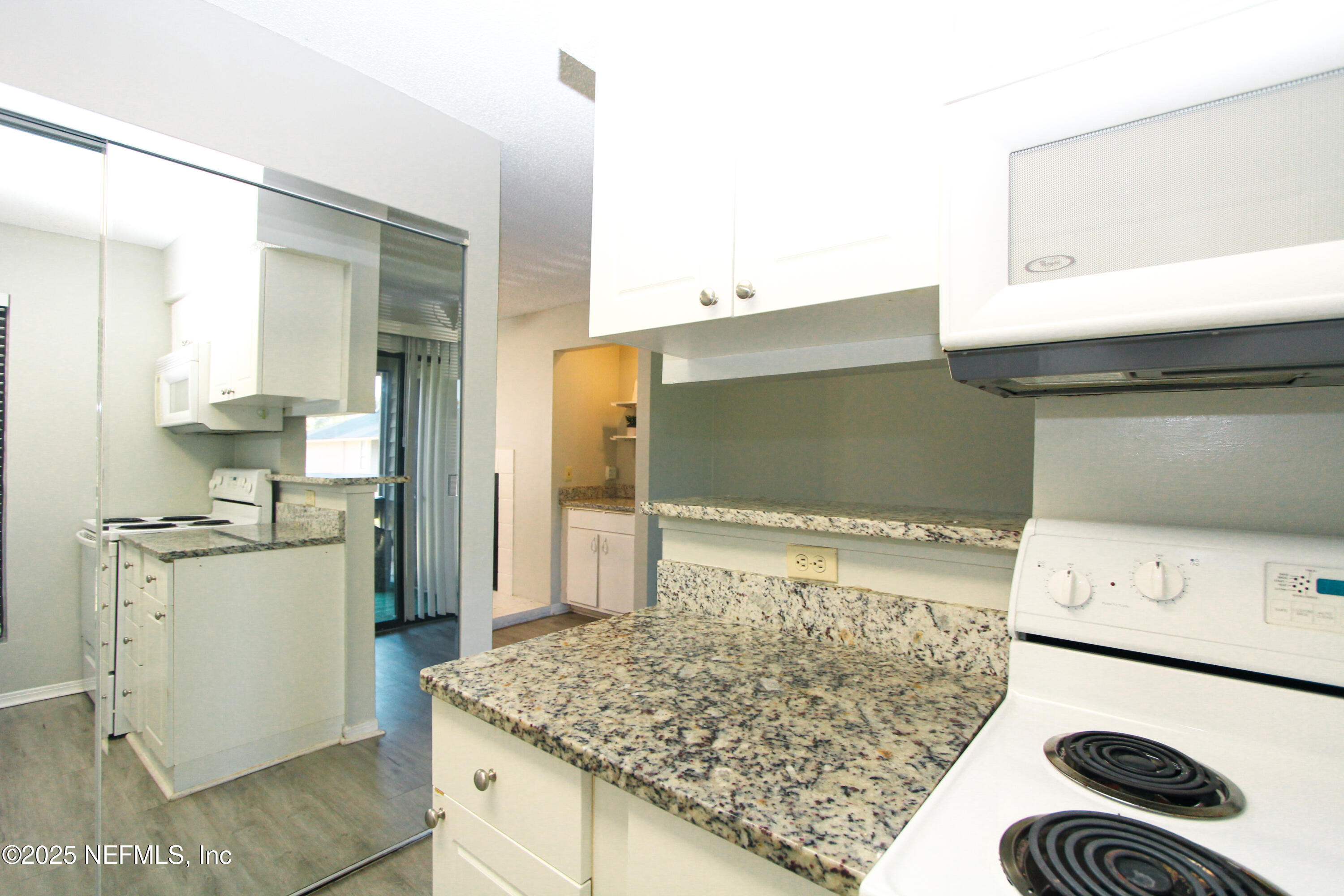 10200 BELLE RIVE Boulevard, 52