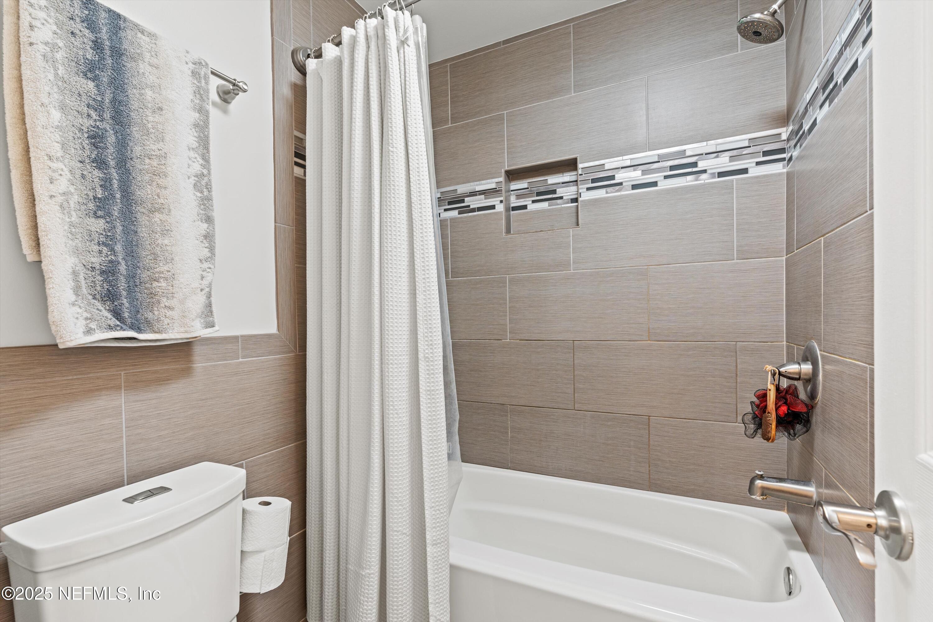 132 LA PASADA Circle W