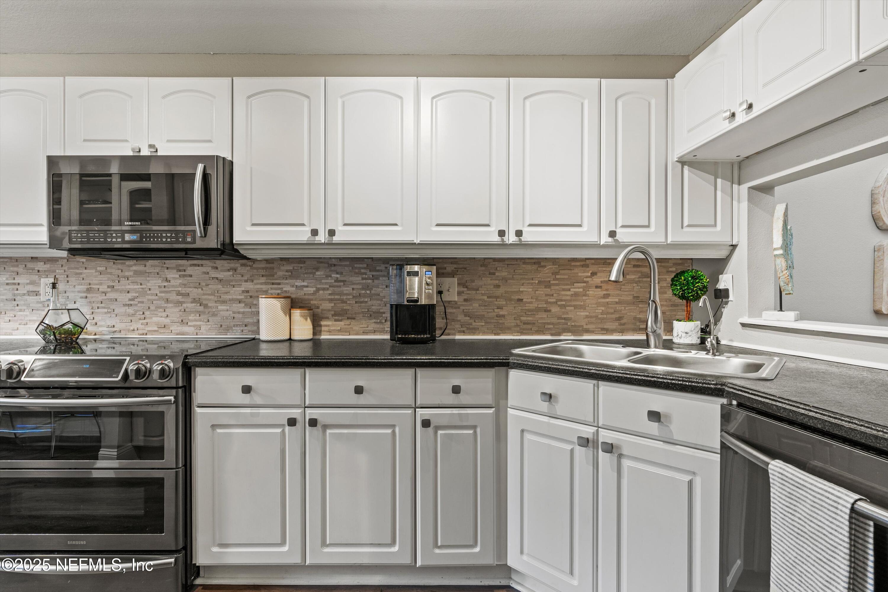 132 LA PASADA Circle W