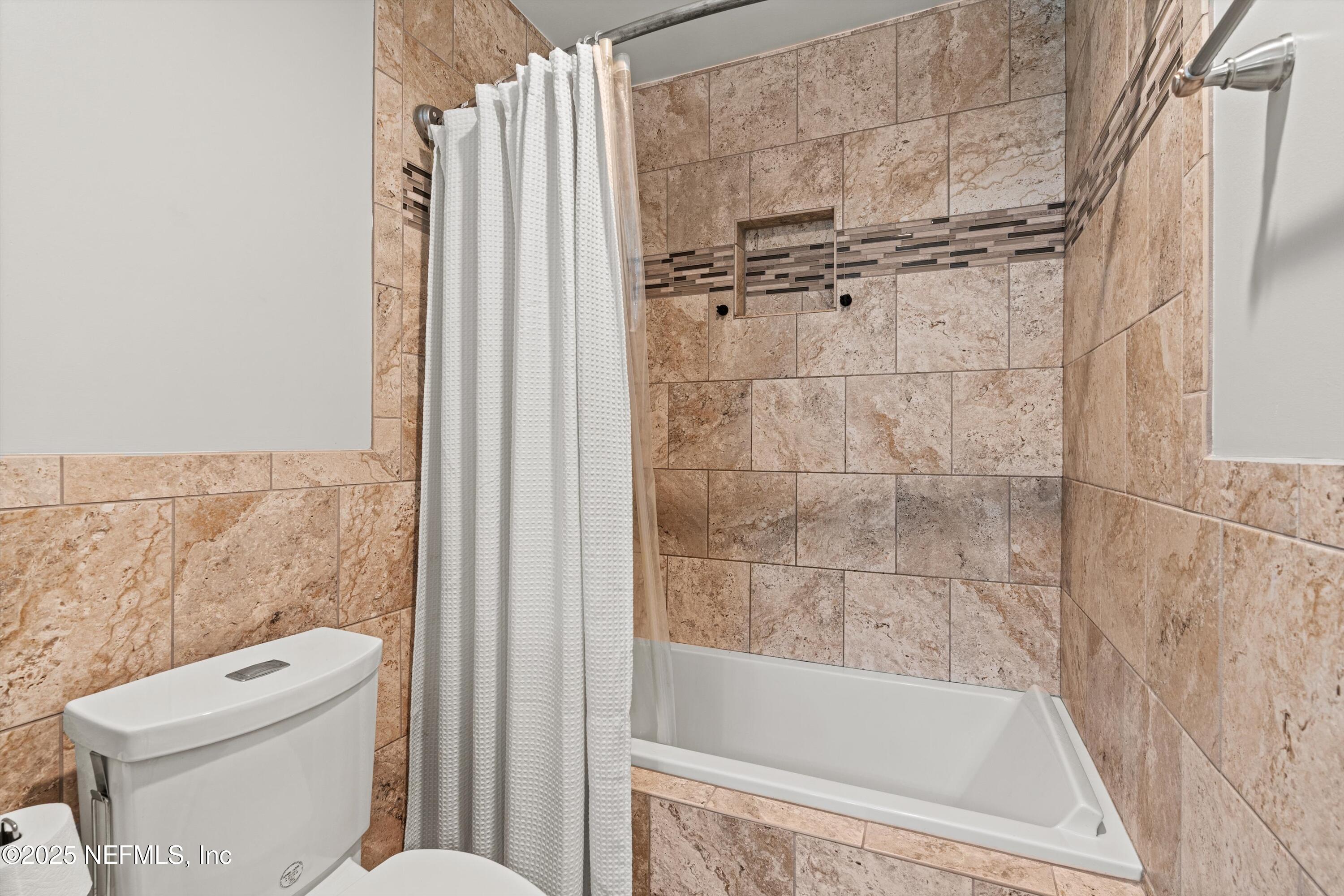 132 LA PASADA Circle W