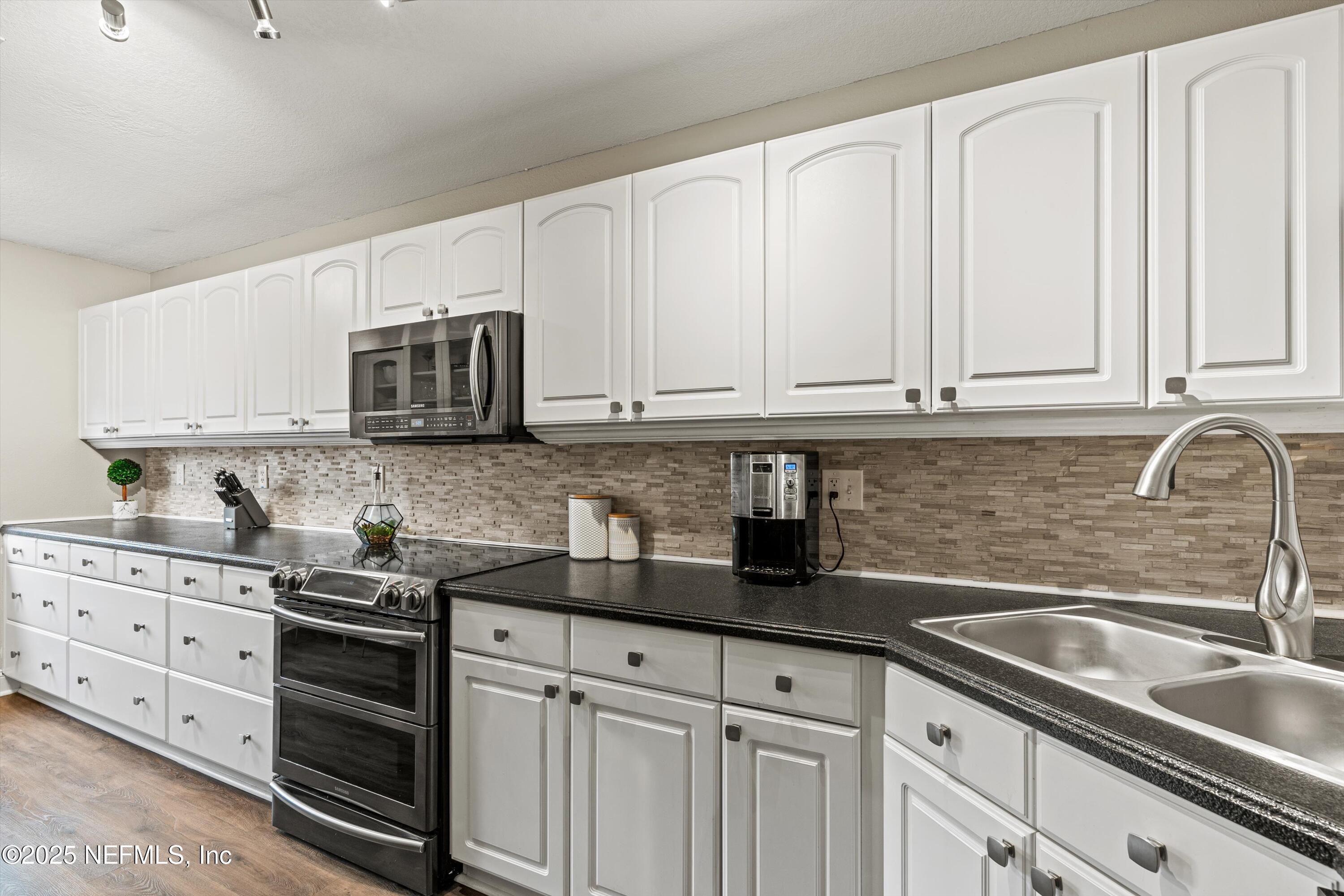 132 LA PASADA Circle W