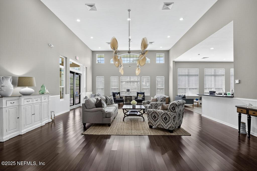 13700 RICHMOND PARK Drive N, 207